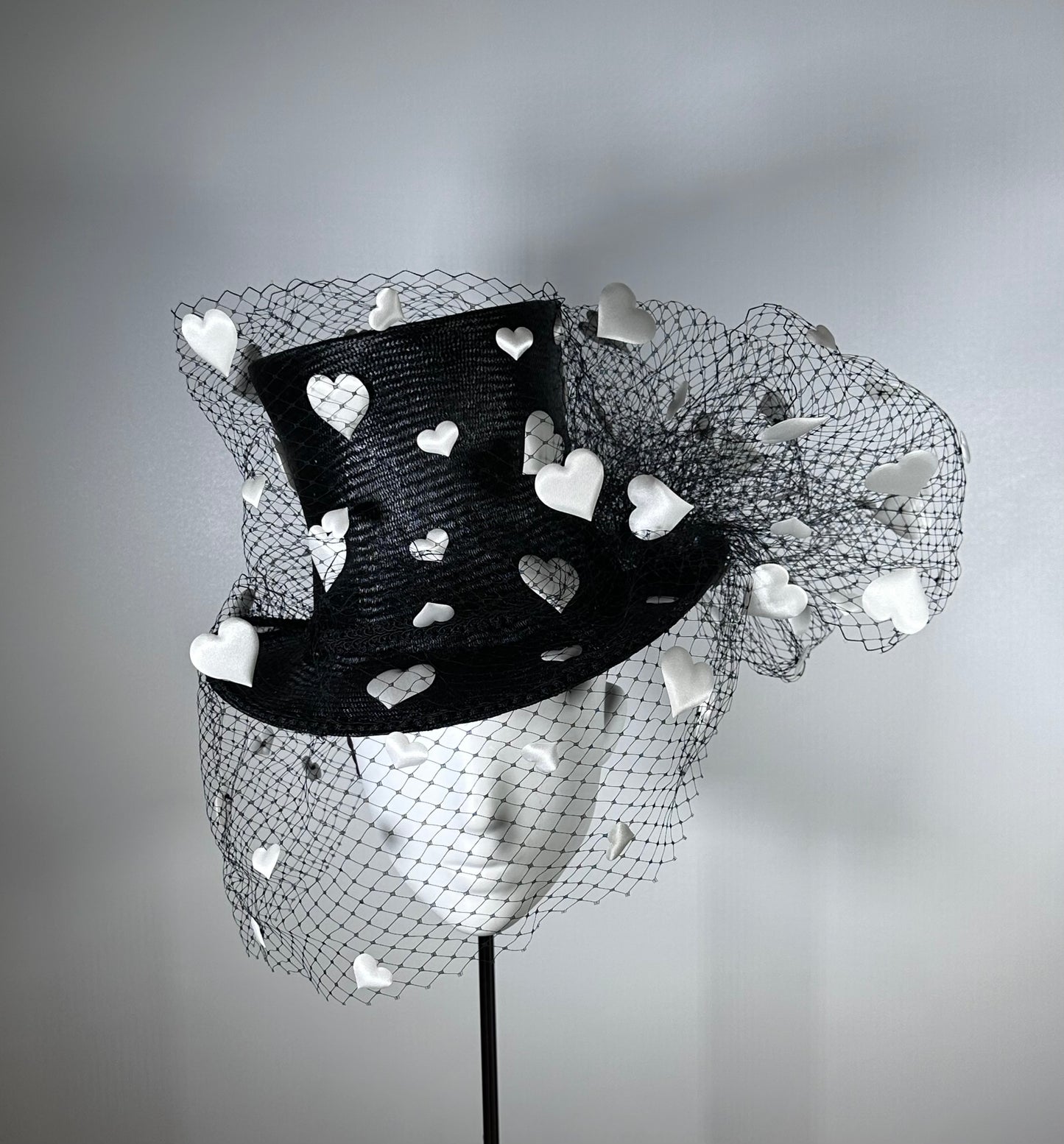 Elegant Black/White Top Hat with Love Hearts